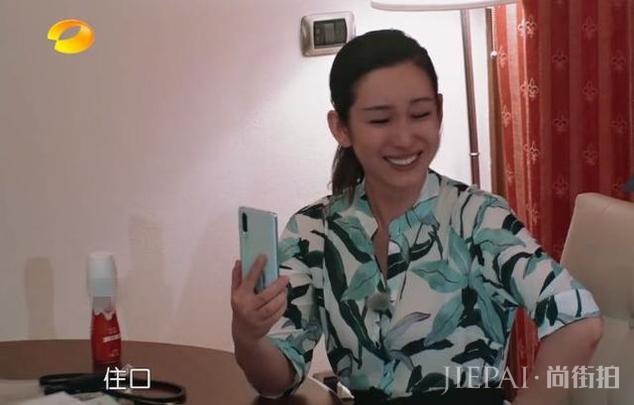 秦海璐《中餐厅》秀恩爱虐单身狗杨紫，自曝婚后从没和老公吵过架