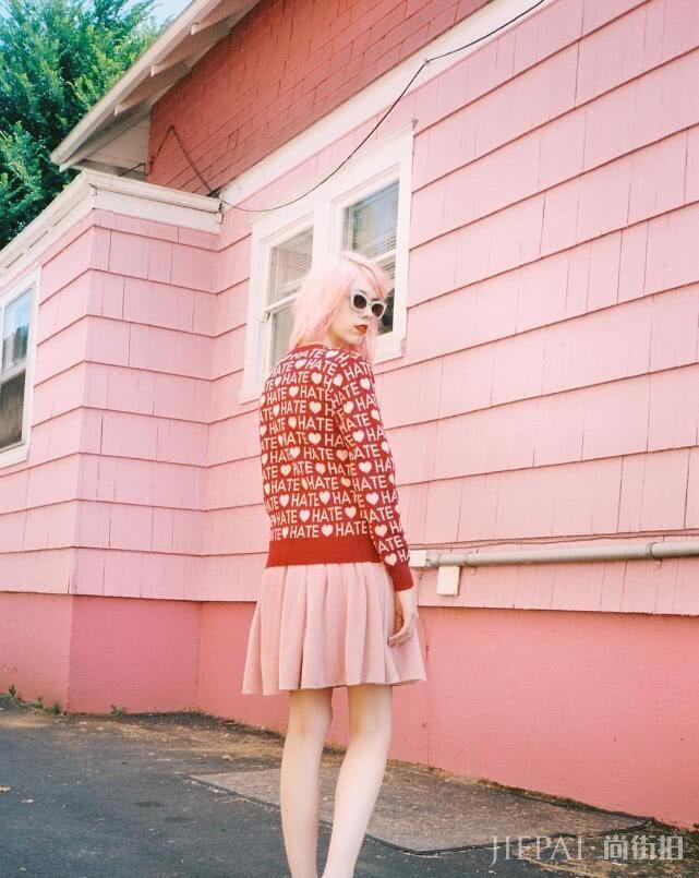 凭水蜜桃发色大受瞩目,颜值又高又会打扮,还撩粉10万+?