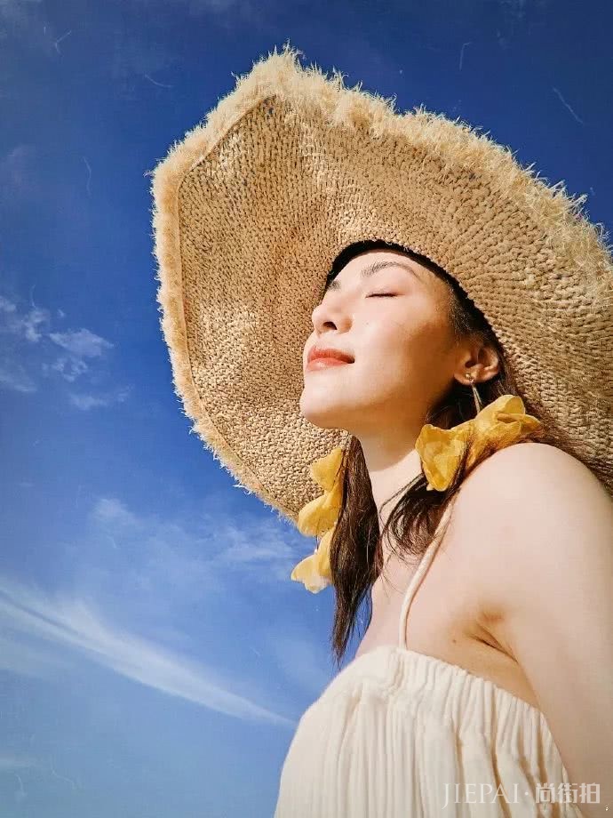 钟楚曦的高级感没有尽头!戴夸张首饰不显俗气