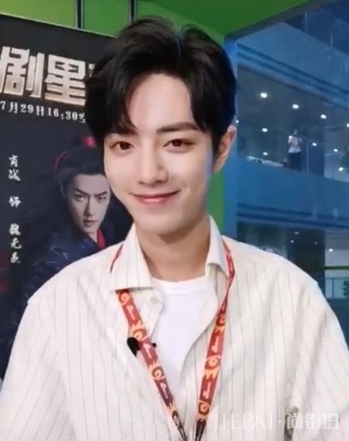 肖战被问普通话证书有没有，回答很真实，妈妈的行为太可爱了