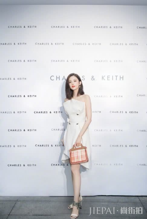 娜扎不仅神颜还有高级感,怎么穿都是名媛气质