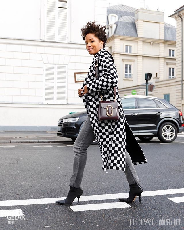 紧身牛仔裤不只是懒人穿搭！这6件单品让单调造型变得时尚不平凡