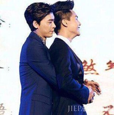 打邓伦屁股，李易峰“撩汉”技能升级？陈伟霆、岳云鹏都没逃过！