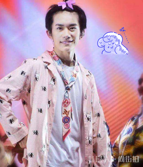 娱乐圈“老公”穿睡衣的样子,胡歌最接地气,王俊凯最可爱