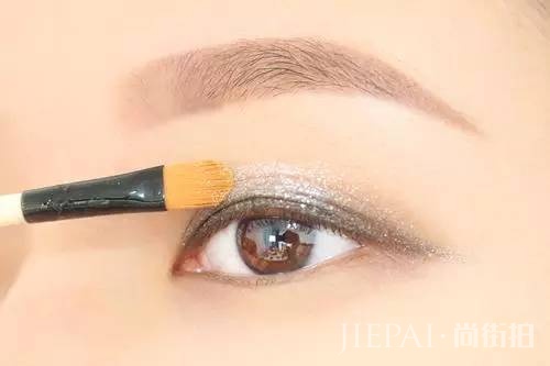 不同场合,你需要会化这两款冷色系惊艳美妆