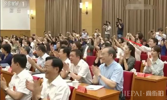 央视“照妖镜”出动，当看到杨紫的素颜照