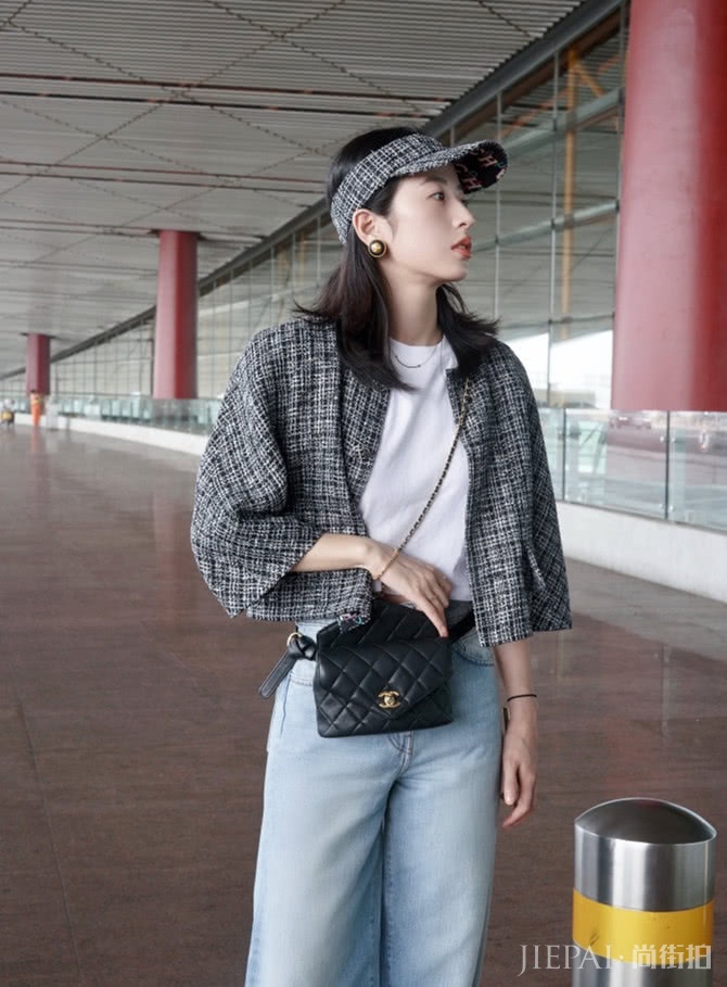 不潮不敢出街,学周雨彤小姐姐穿花衬衫配黑色短裤,帅到想娶回家