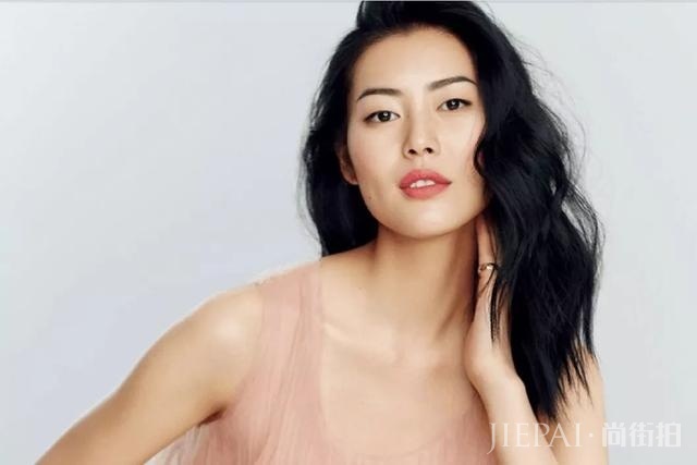 奢侈品代言成烫手山芋？林允抢占先机解约，张艺兴：干啥都挨骂我太难了