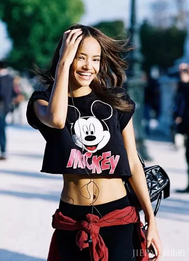 刘雯私服里出镜率最高的三种风格短袖,就这么穿了