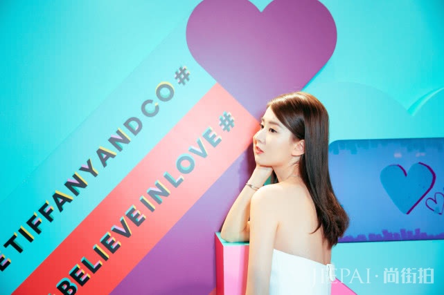 91年肖战喊93年乔欣“姐”,新人如何称呼前辈?真是世纪难题!