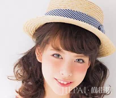 戴草帽的出游季，你想好搭配的发型了吗？