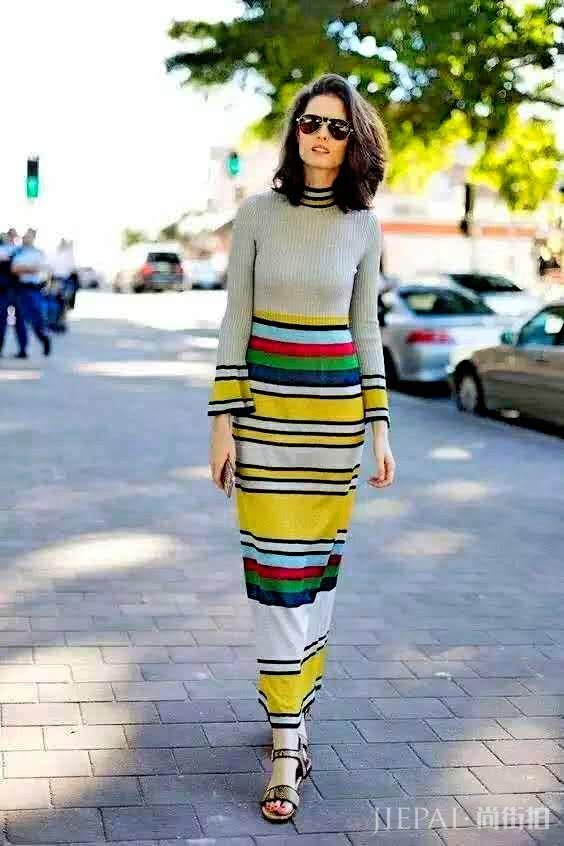 欧美街拍,又到了可以穿长裙的早秋了,看欧美潮女示范长裙搭什么鞋子好看