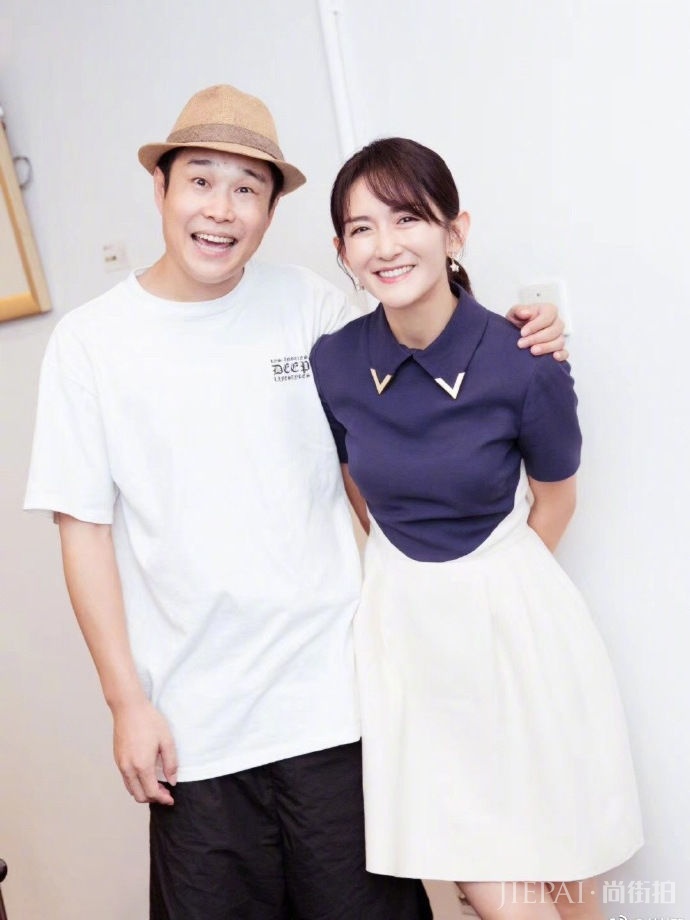 为力挺老公张杰谢娜也很拼了,两张照片无声胜有声,谣言不攻自破