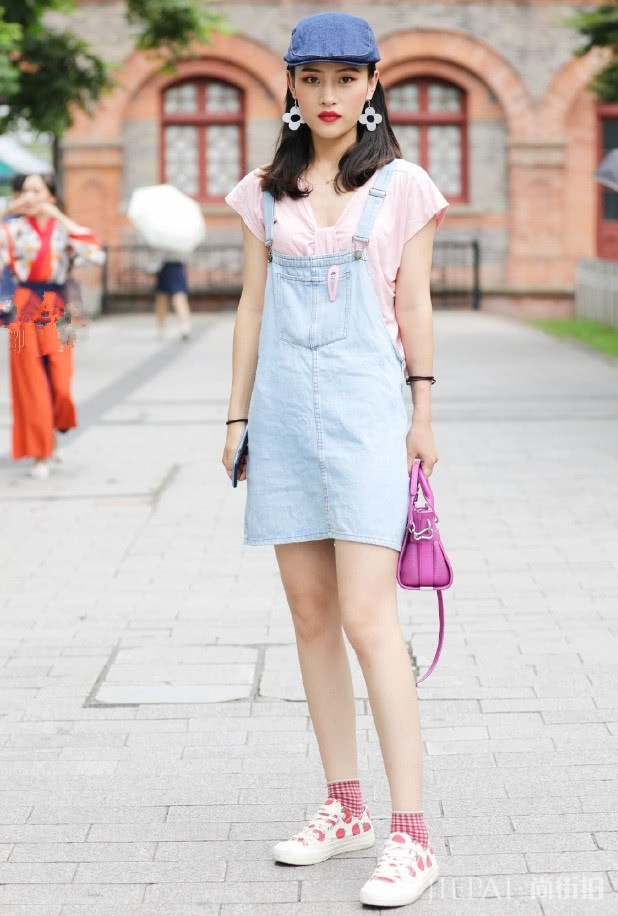 8月国内街拍，学小姐姐这样穿好看到犯规