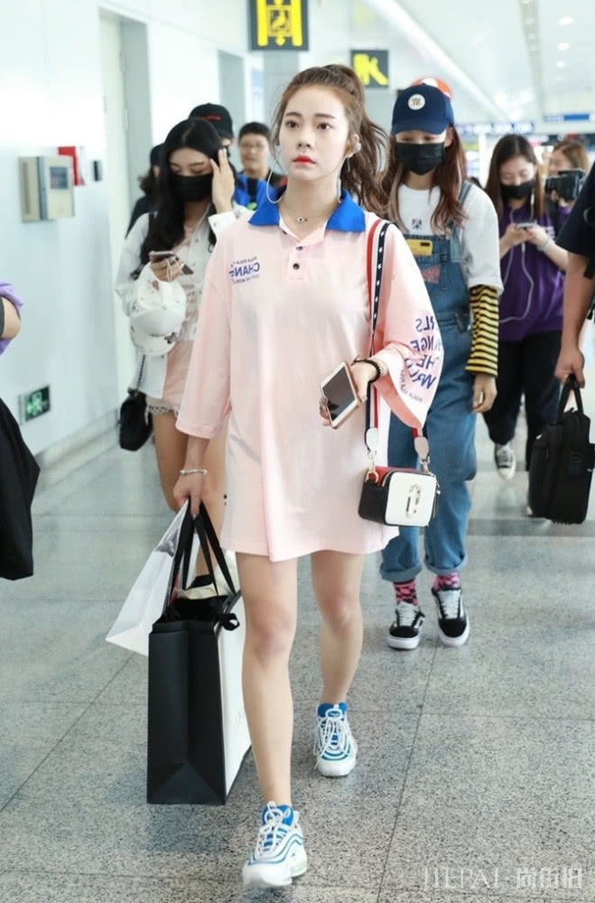 拥有简约的Polo裙，缔造独特时尚感，推出休闲新方案