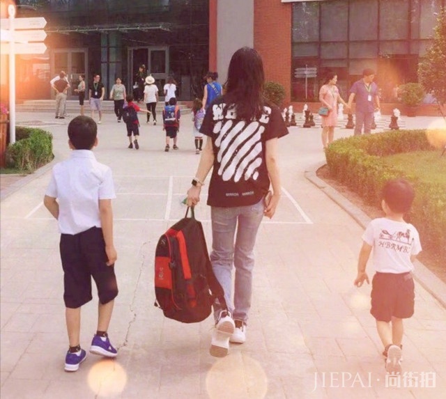 黄圣依豪门生活太幸福!晒两个儿子合照,神仙气质不减当年