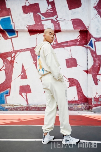 STYLE WAR安踏青年系列掀起涂鸦新潮!Bombing Street 涂鸦大师Stash携热点新品强势登陆