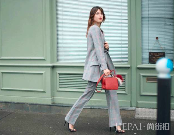 想要穿出法国女人的时尚慵懒，试试先做到这3点