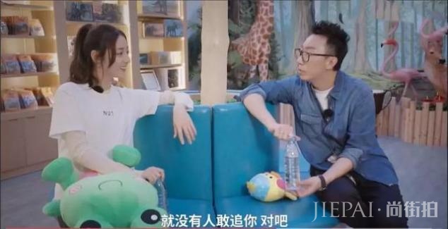 热巴这么惨?自曝连续9年都住在酒店,坦言没戏拍没人追还敏感