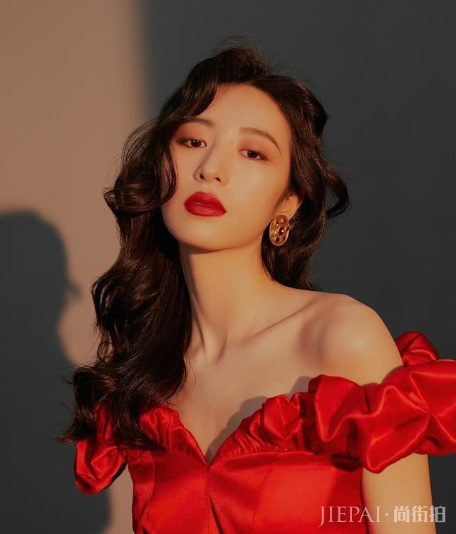 不涂红唇穿上公主裙也不够高级,热巴倪妮的初秋美妆技巧学起来