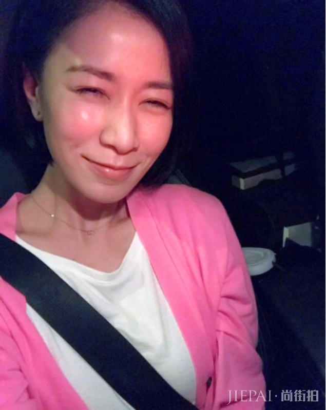 佘诗曼为洪金宝儿媳庆生喝到脸通红，TVB七魔女同框还是她最美