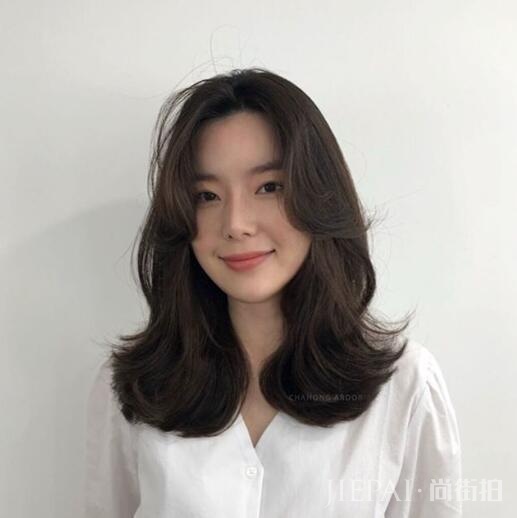 修饰脸型必备!韩国女生都在剪这款气质八字刘海