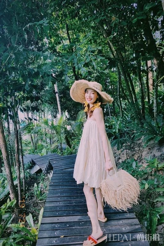 钟楚曦的高级感没有尽头!戴夸张首饰不显俗气