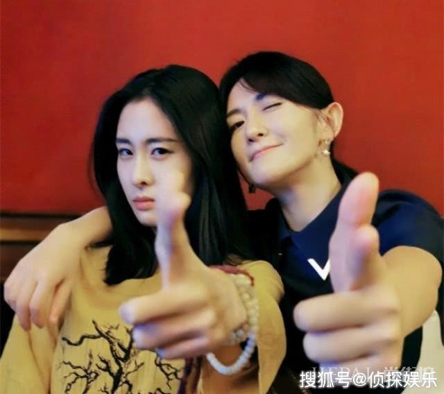 谢娜张碧晨在线辟谣，意外曝光李晨近况，脸庞消瘦被指老了10岁