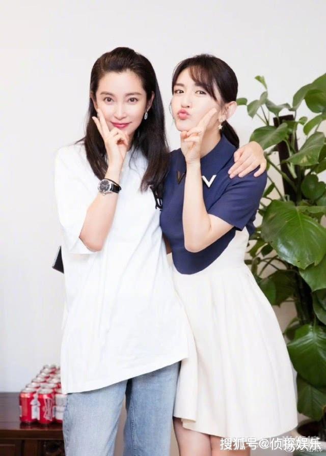 谢娜张碧晨在线辟谣，意外曝光李晨近况，脸庞消瘦被指老了10岁