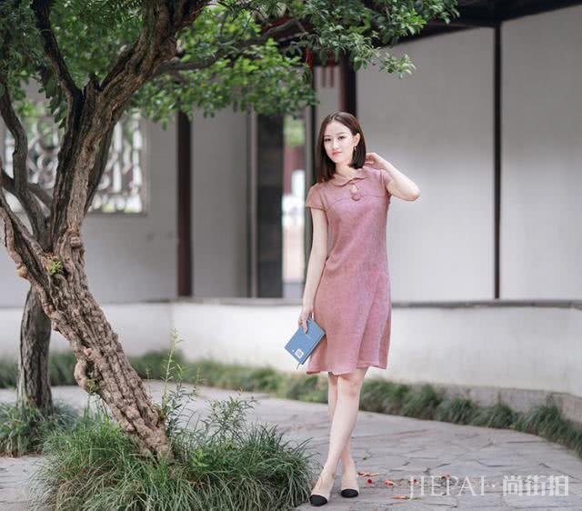 七夕约会怎么穿?一袭粉色中式连衣裙,清纯又甜美的初恋感