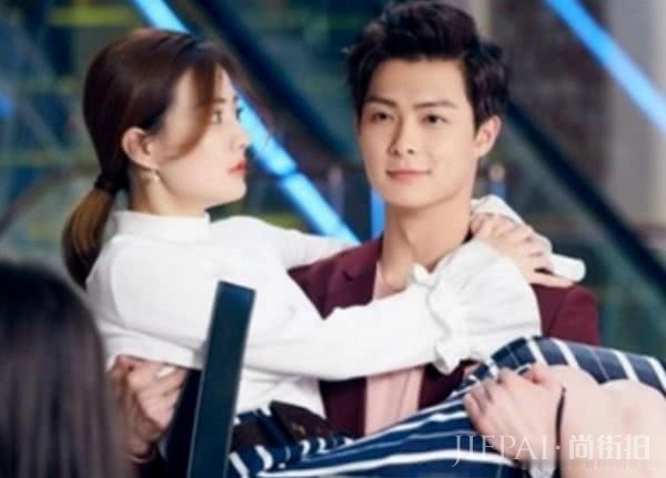 这对情侣终于官宣了，众所周知的地下恋终于结束了！网友：等好久