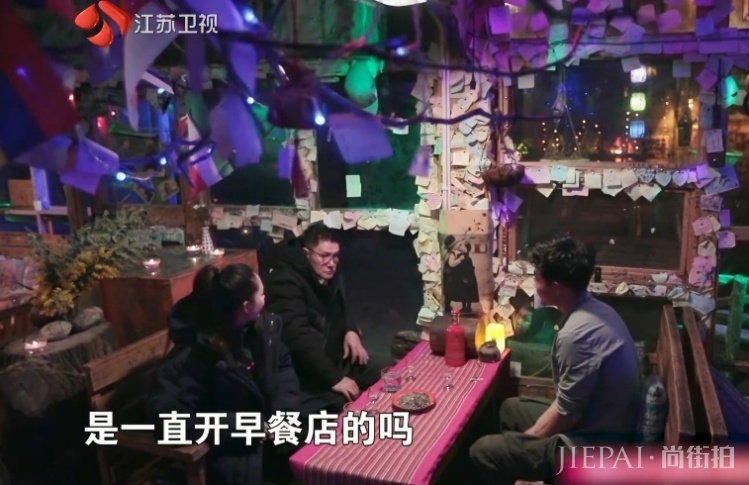 门当户对多重要?郭碧婷爸爸和向华强亲家见面,场面尴尬气氛冷