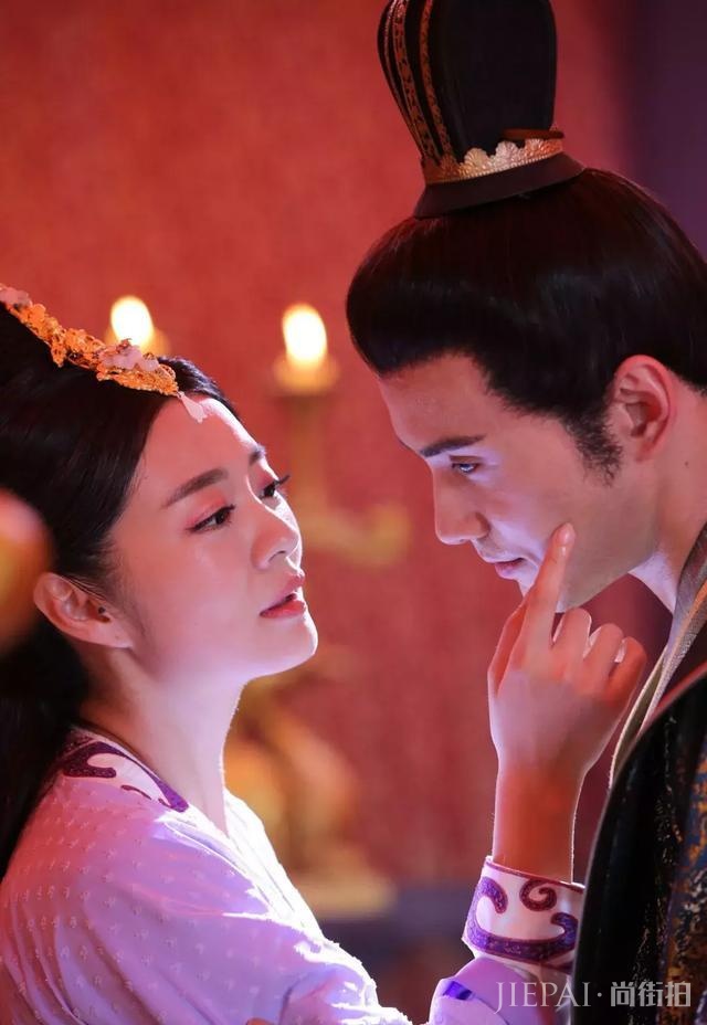 配角是怎样完美抢戏的?沈腾靠的是搞笑功力,热巴靠的是呆萌灵气