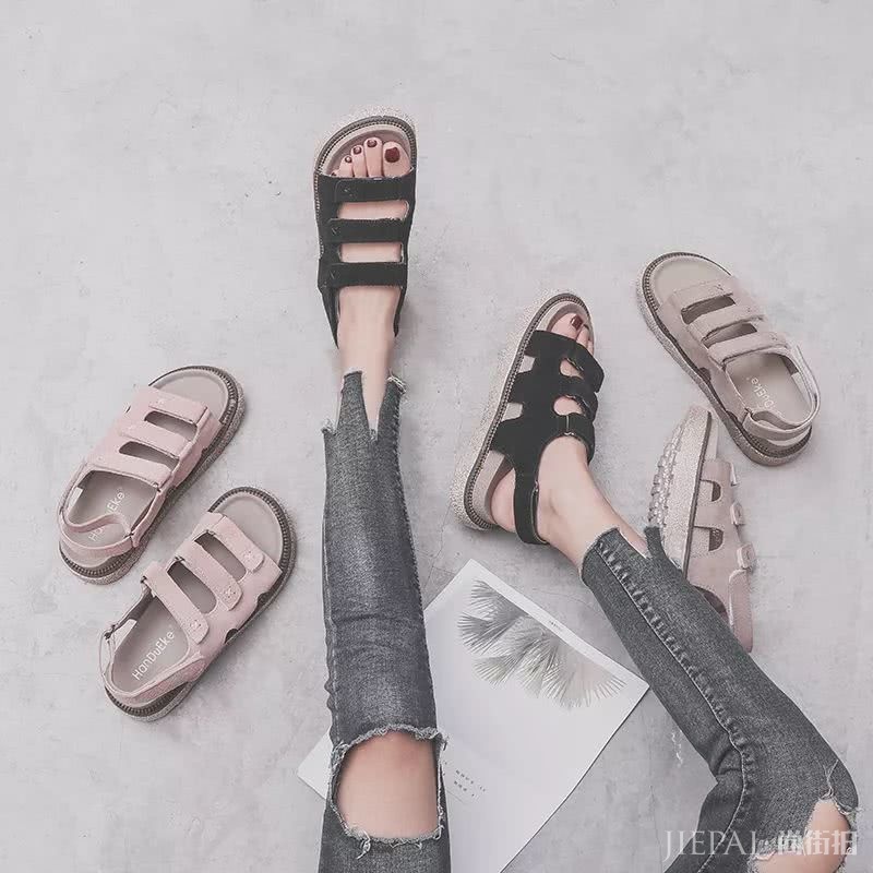 泫雅在穿的“丑丑鞋”,上脚超时髦