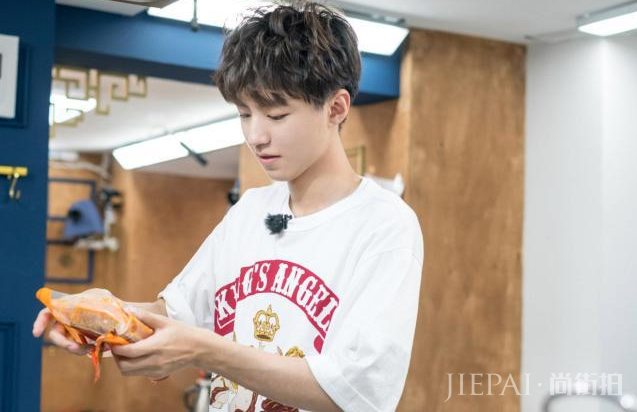 王俊凯将要退出《中餐厅3》？替补人选曝光后，网友：天壤之别