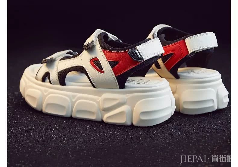 泫雅在穿的“丑丑鞋”,上脚超时髦