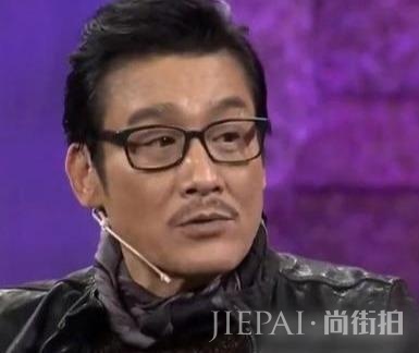 苦过来的老一辈演员才更敢说,彭于晏坐在敢说的梁家辉旁边很尴尬
