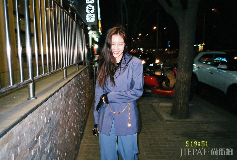 宋妍霏机场街拍,太会穿衣身材好衣品更好