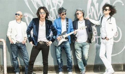 他一生风流,曾娶天后为妻,3段情2任妻皆弃他而去,今单身显凄凉