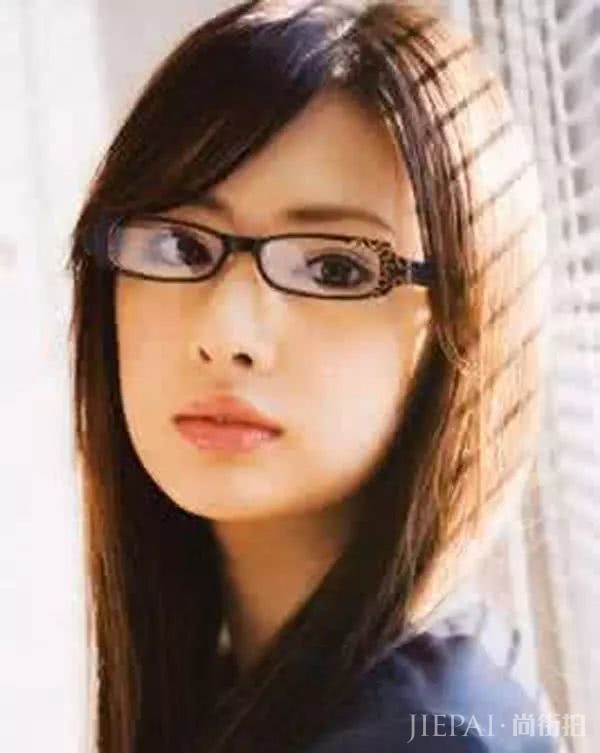 戴眼镜怎么化妆?化妆带眼镜眼角有印怎么办?