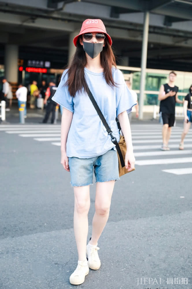 跟随倪妮小姐姐get小众风格,教你轻松打造休闲又文艺的造型