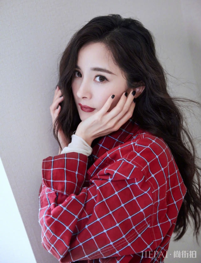 杨幂留大波浪，变魅惑女人，想走范冰冰路线，网友称大勋驾驭不了