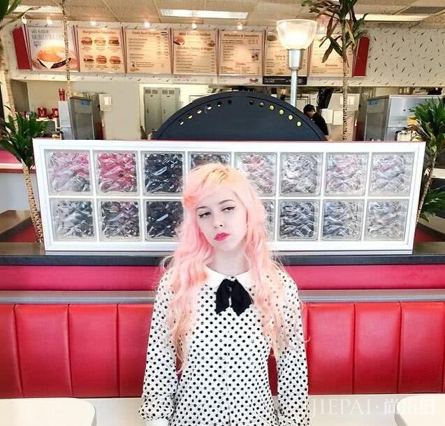 凭水蜜桃发色大受瞩目,颜值又高又会打扮,还撩粉10万+?