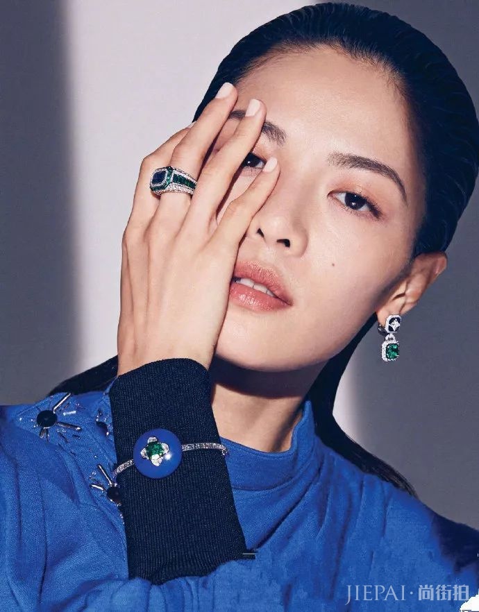 钟楚曦的高级感没有尽头!戴夸张首饰不显俗气