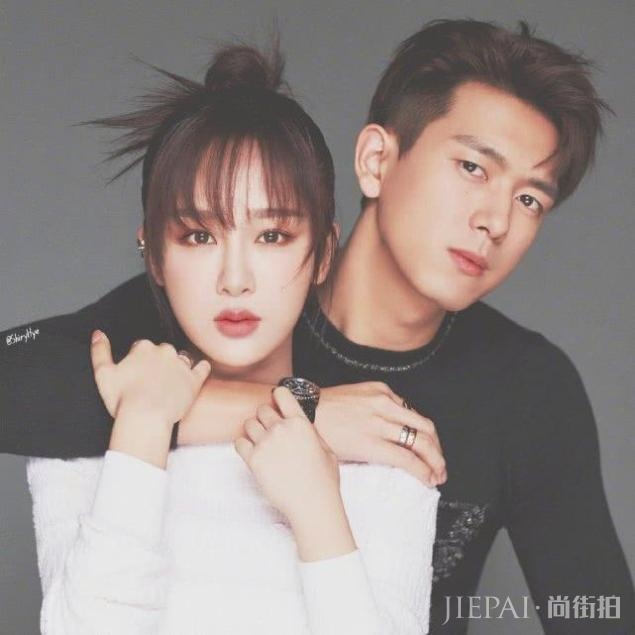 李现坐高铁被偶遇,为防止被粉丝认出,竟然“捂住腮帮”伪装自己