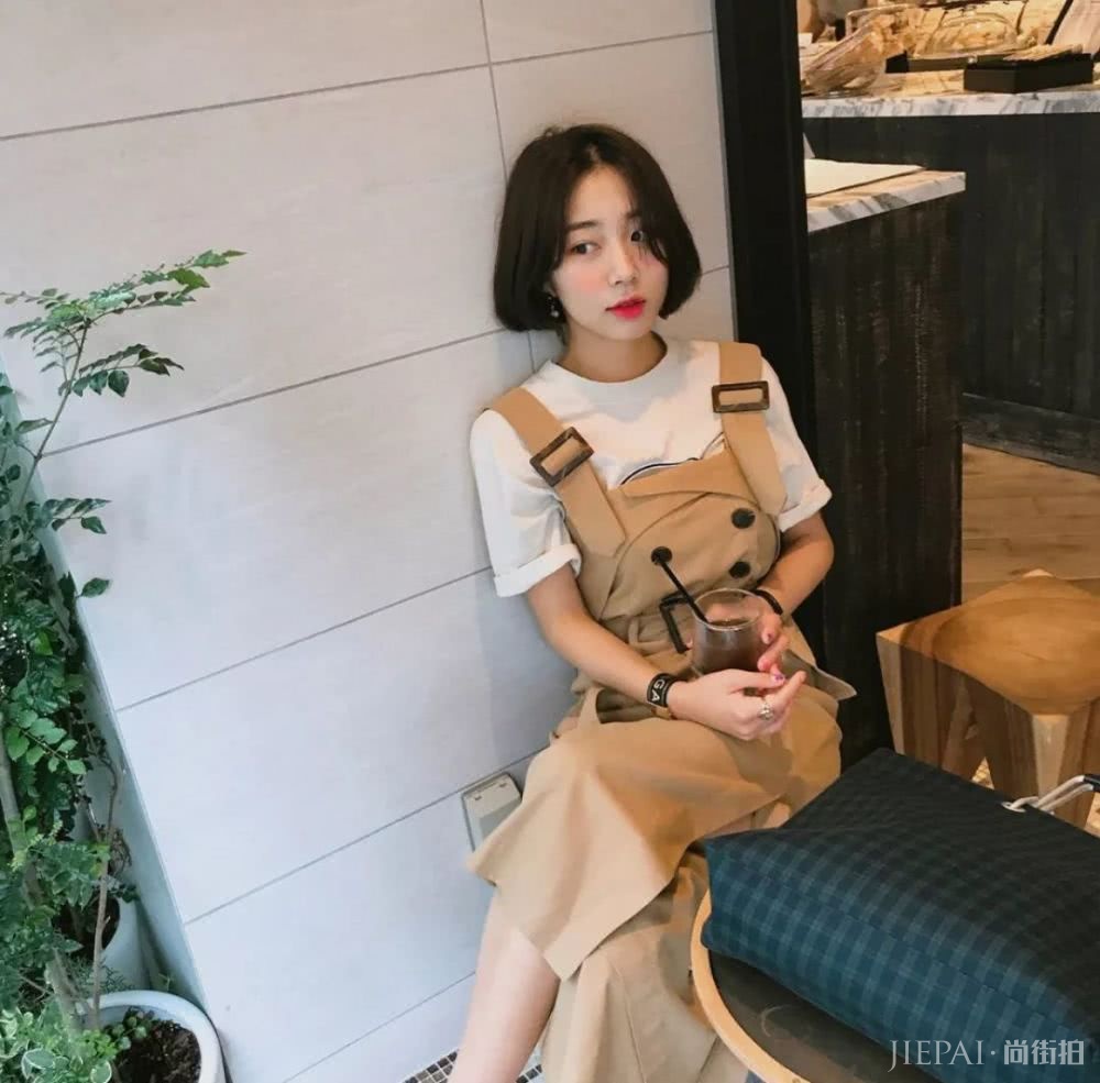 T恤搭配吊带,让你美爆整个夏天