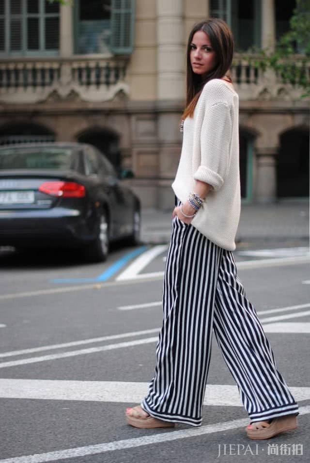 初秋穿毛衣不管选低领还是挑高领,搭阔腿裤显好看又有气质