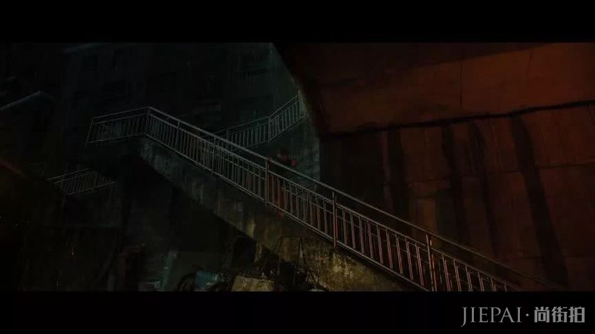 豆瓣9分，《寄生虫》的故事那么扯，为什么还能拿戛纳金棕榈？