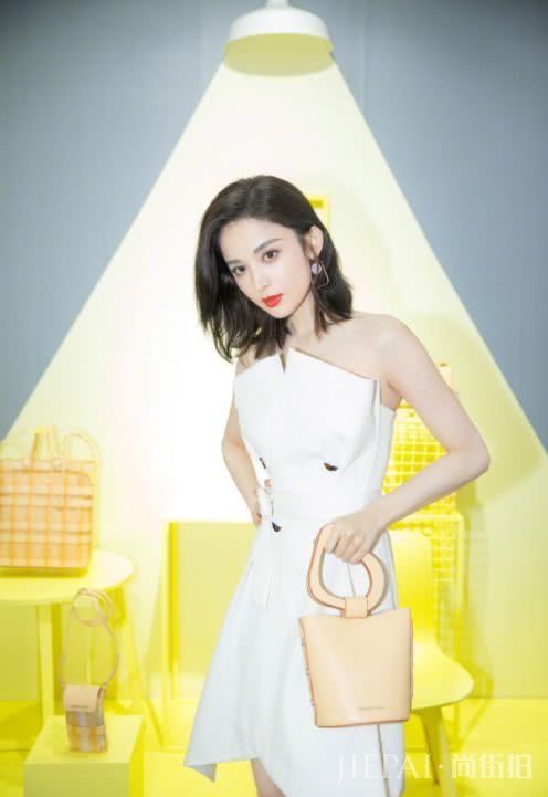 娜扎不仅神颜还有高级感,怎么穿都是名媛气质