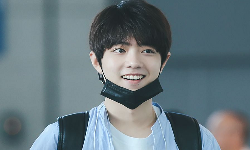 王源和肖战之间的事,两人从小就有这关系,双方父亲还是同事关系